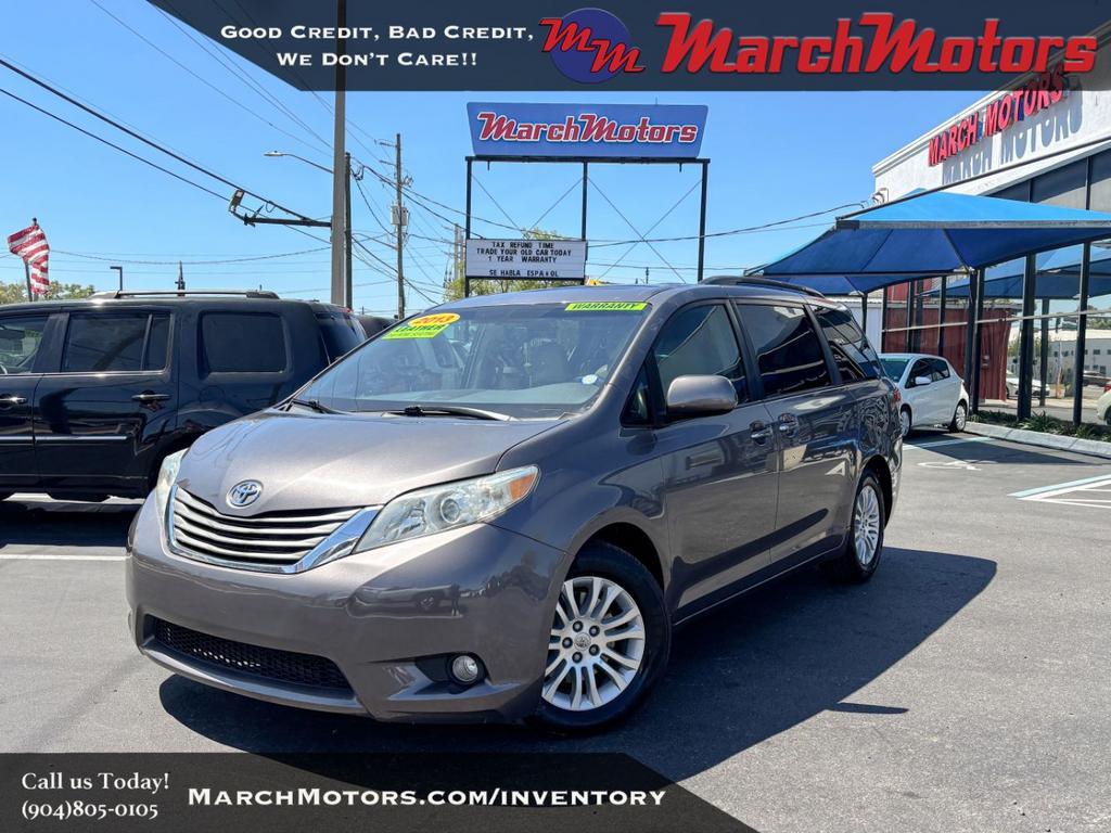 2013 Toyota Sienna XLE